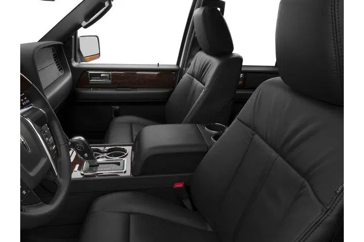 $15990 : Lincoln Navigator 2017 4x2 S image 9