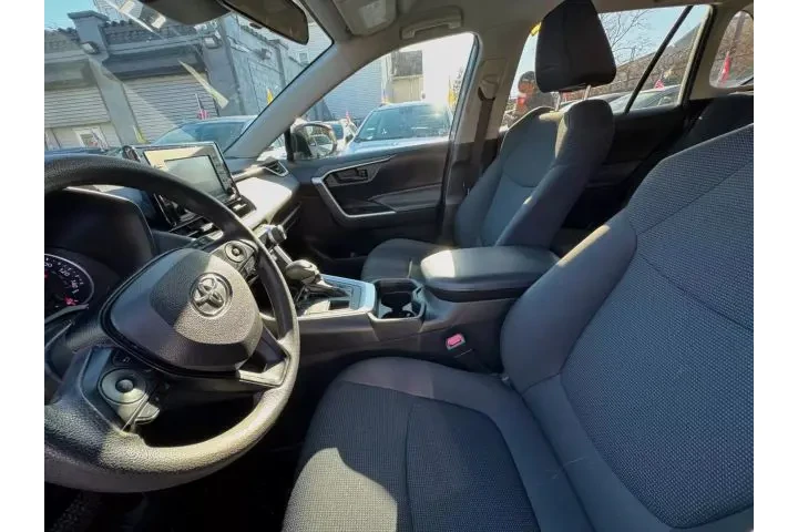 2019 TOYOTA RAV42019 TOYOTA R image 5