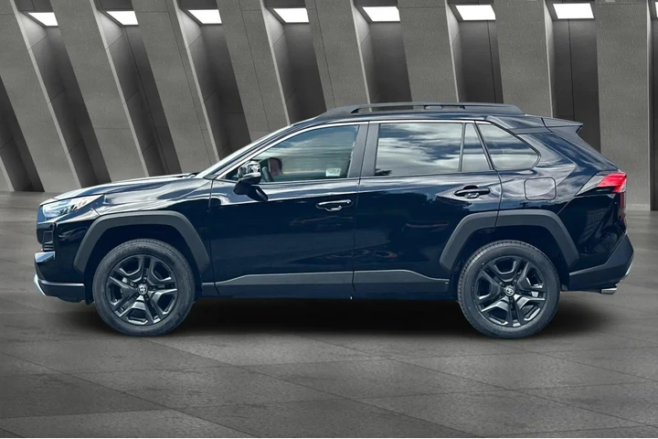 $33500 : Toyota RAV4 2024 AWD Adventu image 8