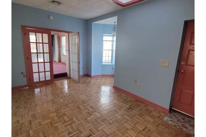 $1500 : This is a rare SINGLE FAMILY h image 5