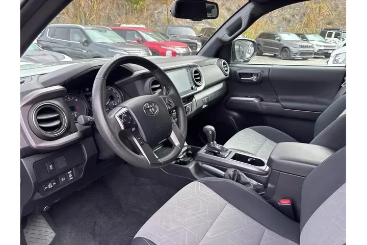 $39988 : Toyota Tacoma 2023 4x4 TRD P image 10