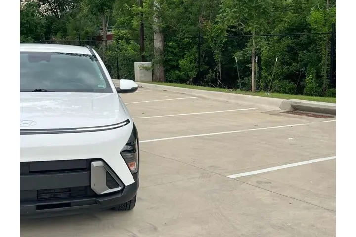 $20443 : Hyundai KONA 2024 SEL 4dr Cr image 2