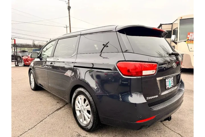 $8998 : 2016 Sedona LX image 7