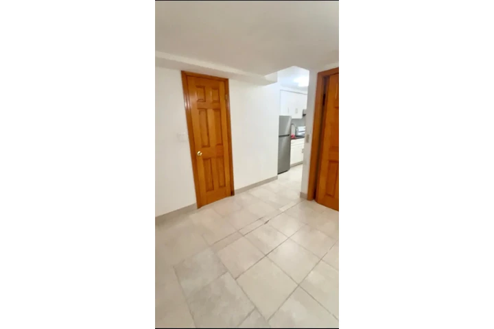 $1600 : Studio Amplio en queens image 2