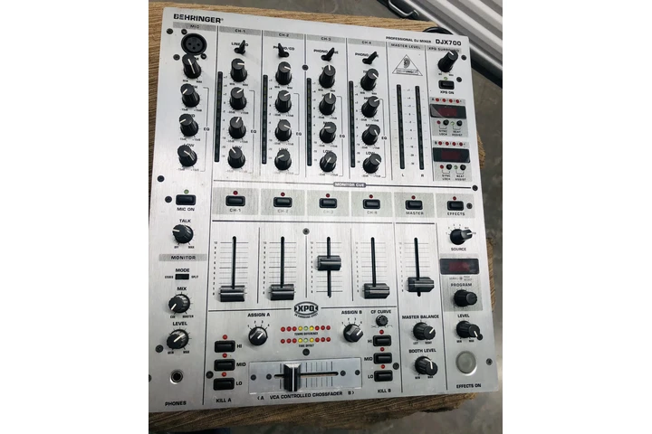 Rento equipo de sonido y Luces image 2