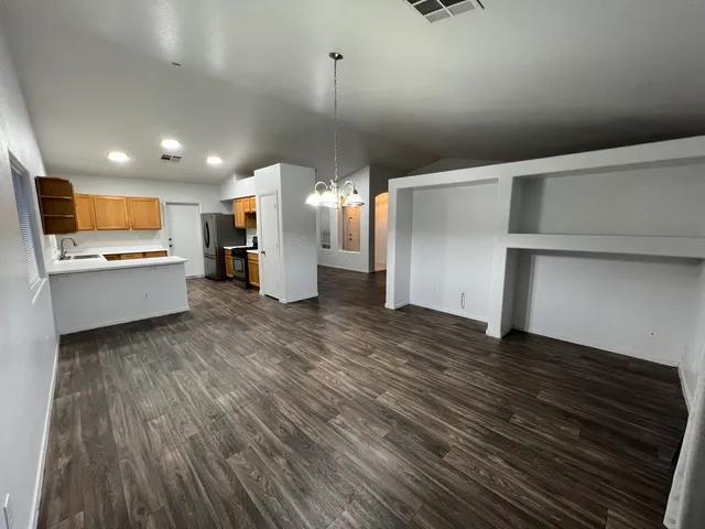 $1400 : North Las Vegas- Single Story image 4