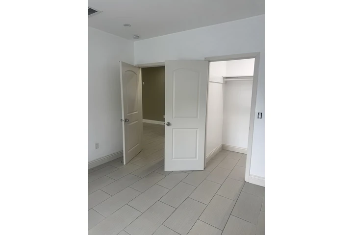 $2000 : Casita de atras en renta image 3