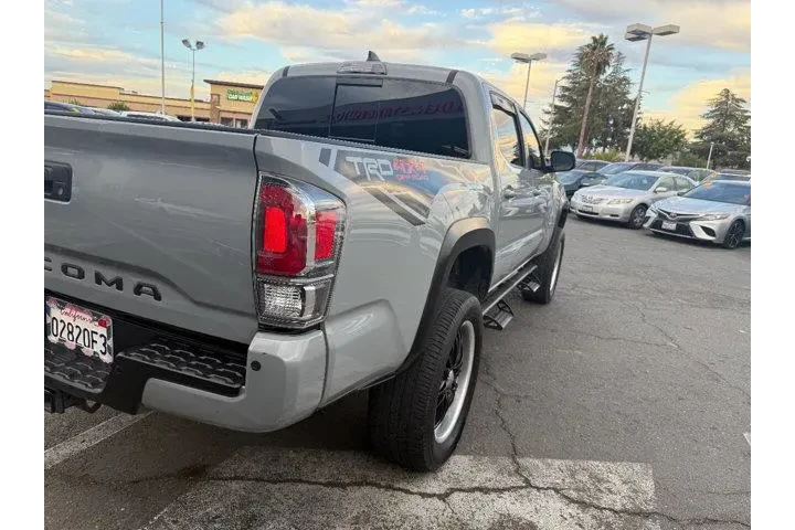 $32345 : Toyota Tacoma 2018 4x4 TRD P image 3