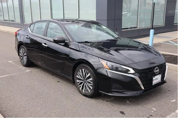 $18348 : Nissan Altima 2024 2.5 SV 4d image 3