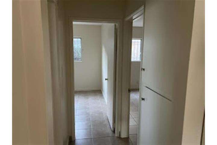 $2300 : LYNWOOD APARTAMENTO image 8