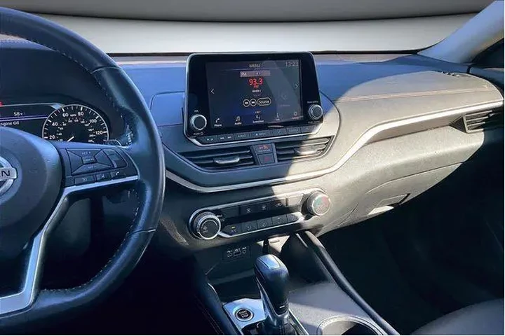 $17500 : Nissan Altima 2022 2.5 SR 4d image 9