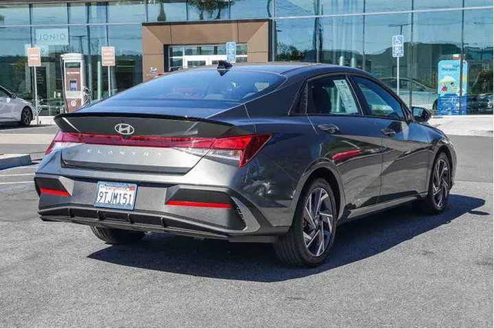 $21000 : Hyundai ELANTRA 2025 SEL Spo image 4