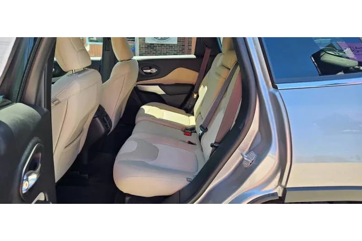 $17490 : 2018 Cherokee Latitude image 9