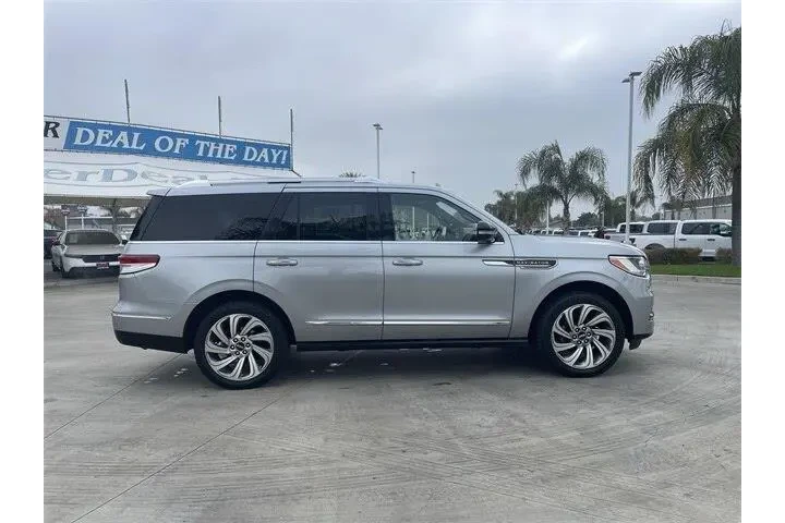 $39467 : Lincoln Navigator 2022 4x2 R image 9
