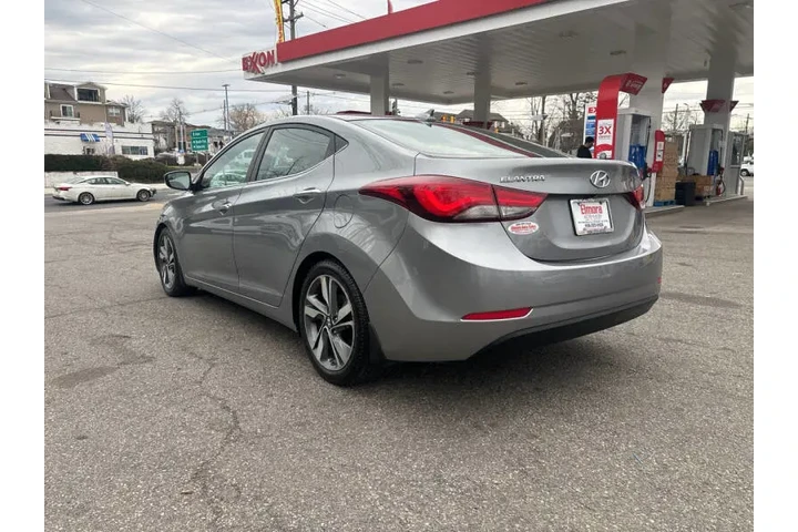 2016 Elantra SE image 5