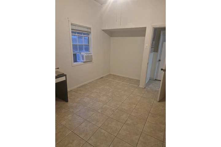 $950 : Cuarto en renta image 2