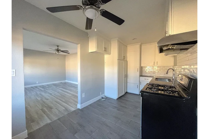 $1100 : Remodelado Apt en Huntington🏡 image 8