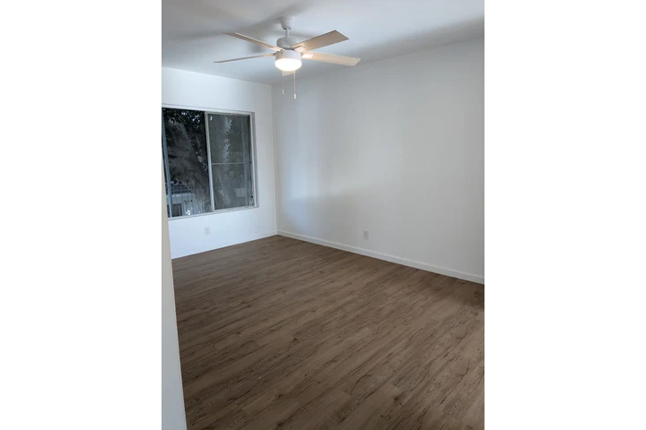 $2195 : BONITO APARTAMENTO EN CUDAHY image 7