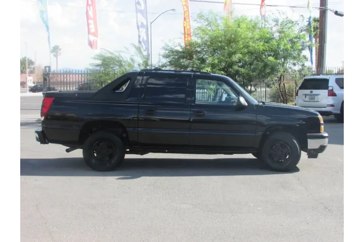 $7995 : 2005 Avalanche 1500 LT image 9