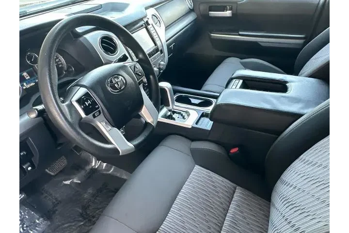 $28705 : Toyota Tundra 2017 4x4 SR5 4 image 9