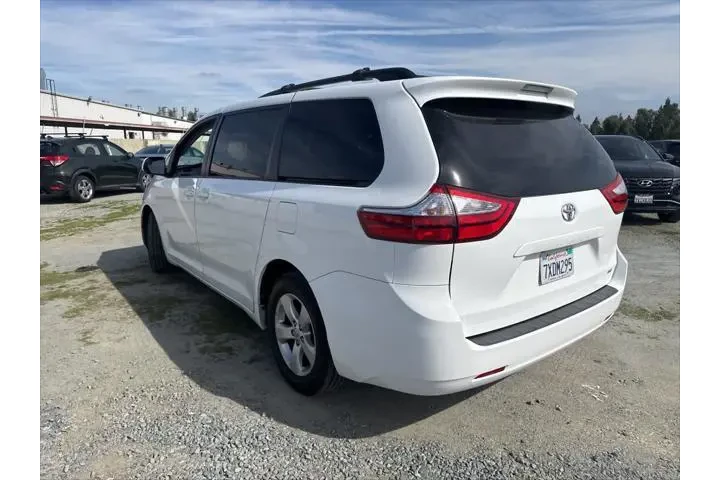 $12999 : Toyota Sienna 2017 LE 7-Pass image 6
