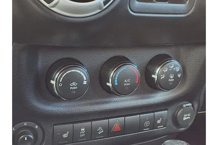 Jeep Wrangler Unlimited 2015 image 9