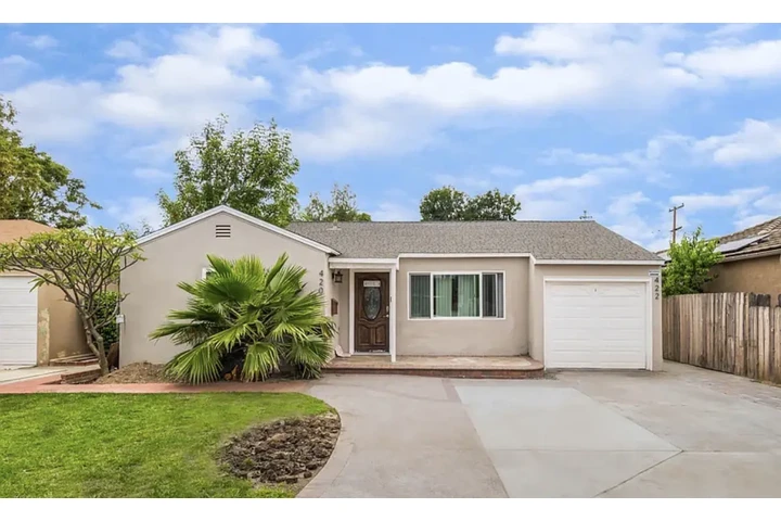 $1200 : Hard Wood Bonus Room home image 1