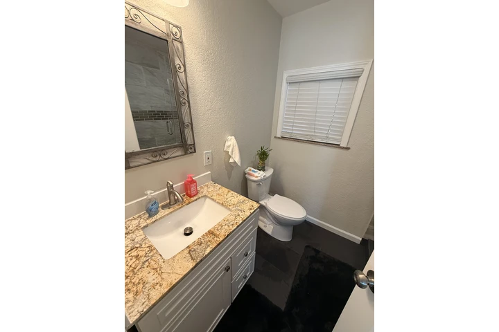 $1100 : Se renta cuarto image 3