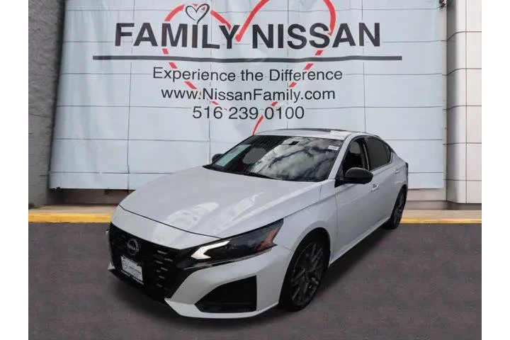 $23889 : Nissan Altima 2024 2.0 SR 4d image 7