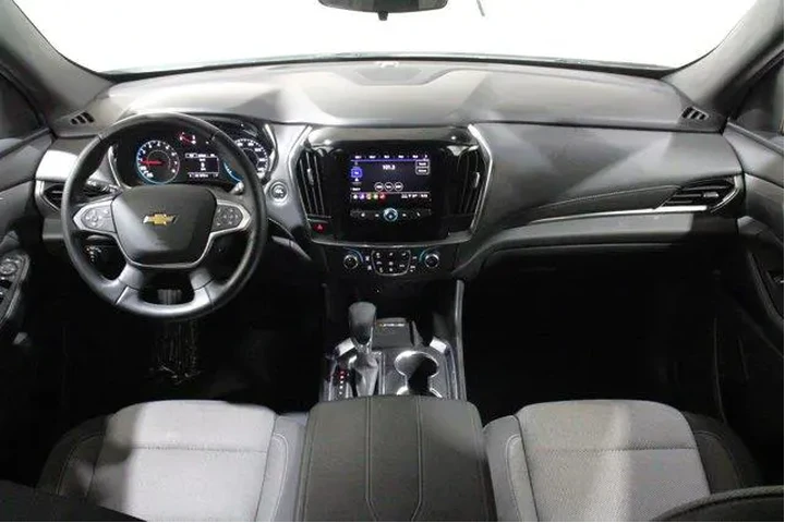 $29998 : Chevrolet Traverse 2023 LT C image 2