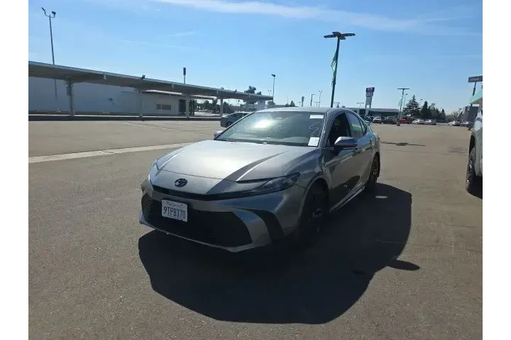 $31900 : Toyota Camry 2025 SE 4dr Sed image 3