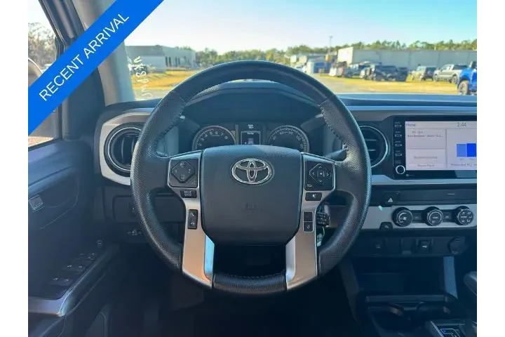 $30585 : Toyota Tacoma 2023 4x2 SR5 4 image 10