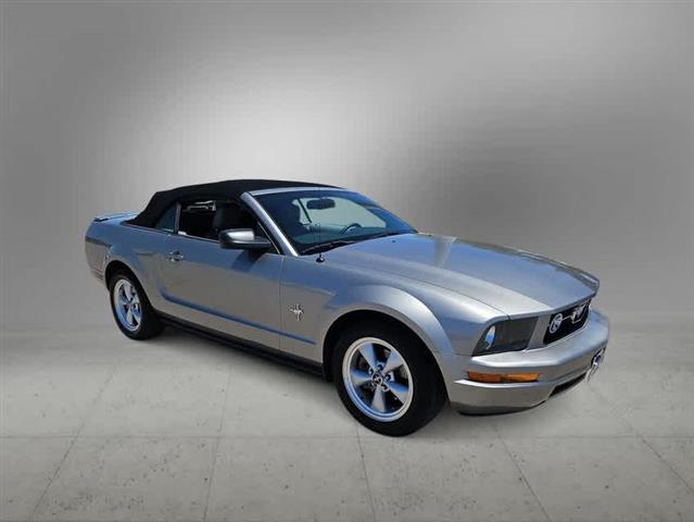 Pre-Owned 2008 Ford Mustang D image 2