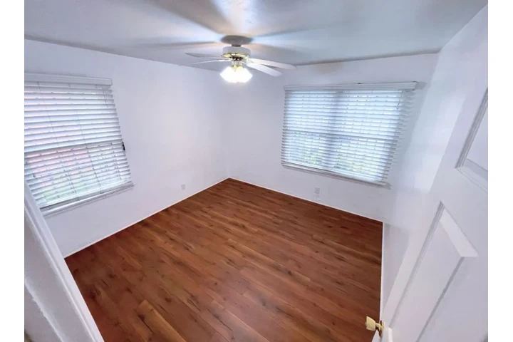 $2430 : 3 Bedroom Home In Montebello image 8