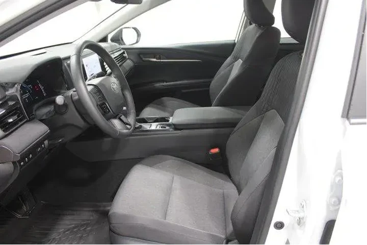 $29436 : Toyota Camry 2025 LE 4dr Sed image 3