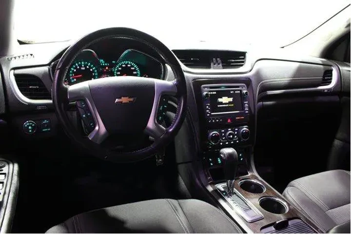 $10982 : Chevrolet Traverse 2017 LT 4 image 2