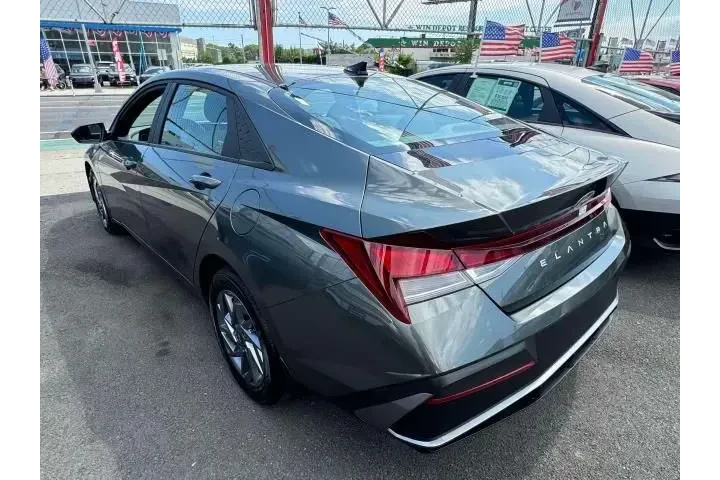 $18998 : Hyundai ELANTRA 2024 SEL 4dr image 7
