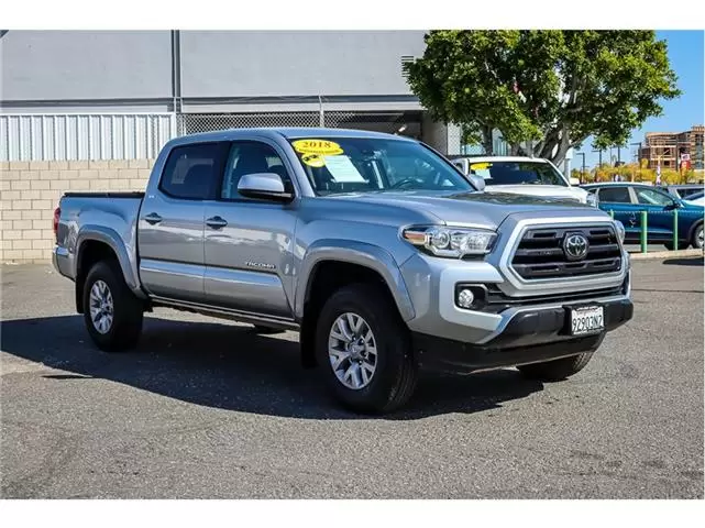 2018 Toyota Tacoma Double image 2