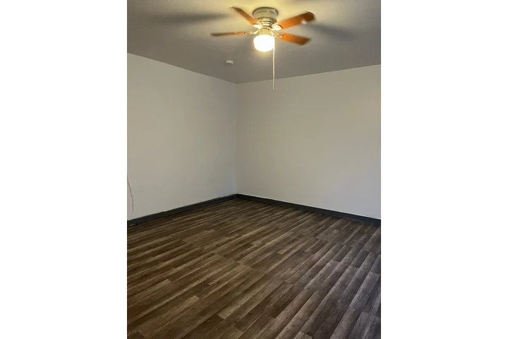 $1100 : Cuarto Grande con cocina image 2