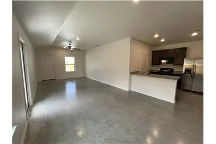 $1400 : Rental property with 3 bedro image 7