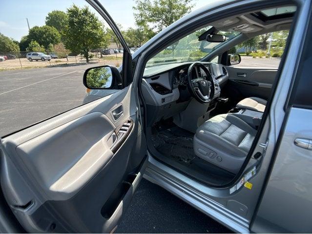 $20697 : Silver Certified2019 Sienna X image 2