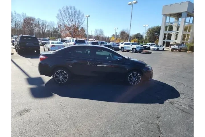 $13813 : Toyota Corolla 2016 S 4dr Se image 5