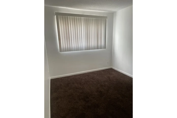 $2595 : LINCOLN PARK LOS ANGELES image 7