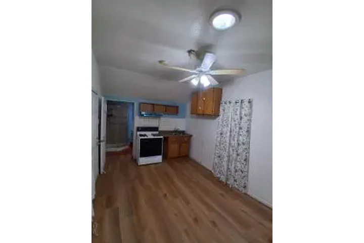 RENTO UNIDAD 📍VAN NUYS image 2