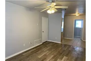 $800 : Rental property with 2 bedro thumbnail