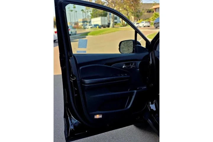 $21450 : 2019 Pilot Touring image 10