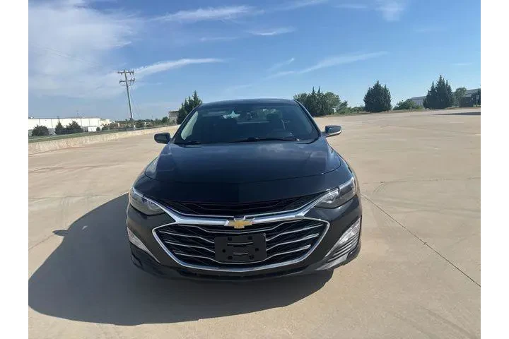 $16350 : Chevrolet Malibu 2020 LT 4dr image 2