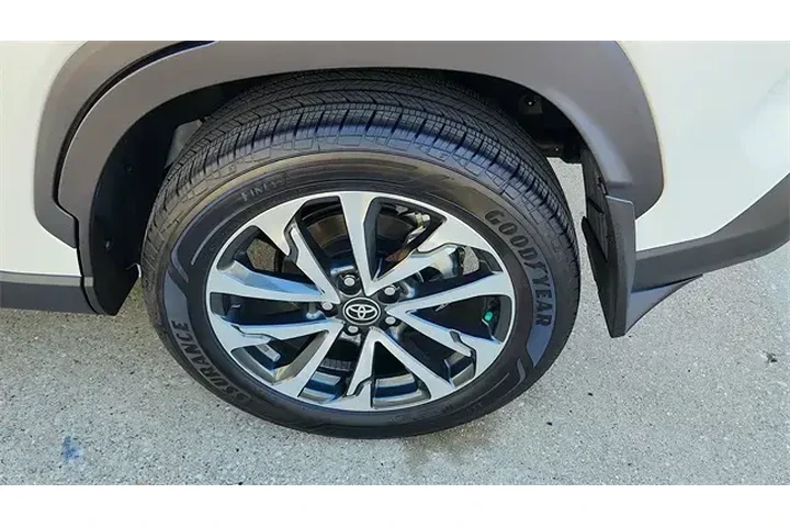 $29787 : Toyota Corolla Cross 2025 XL image 9