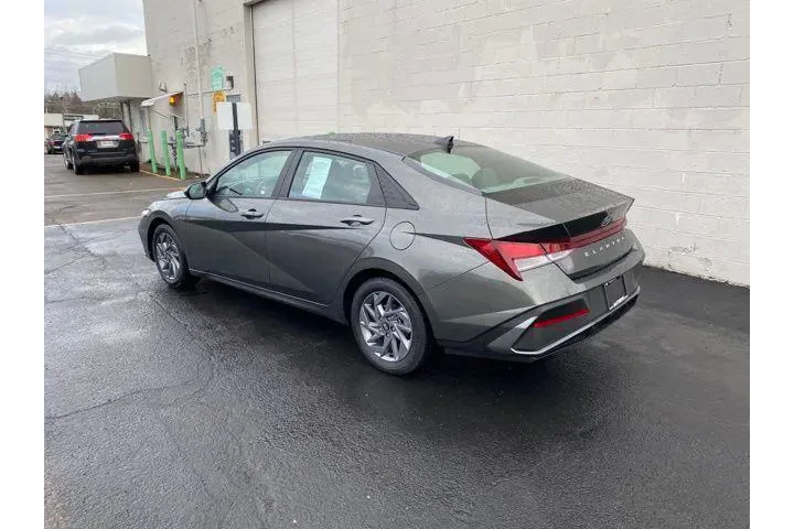 $16299 : Hyundai ELANTRA 2024 SEL 4dr image 9