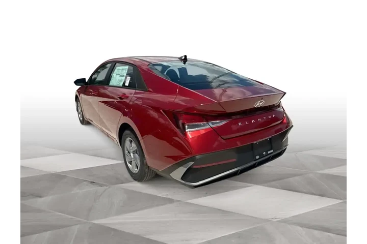 $23940 : Hyundai ELANTRA 2025 SE 4dr image 5